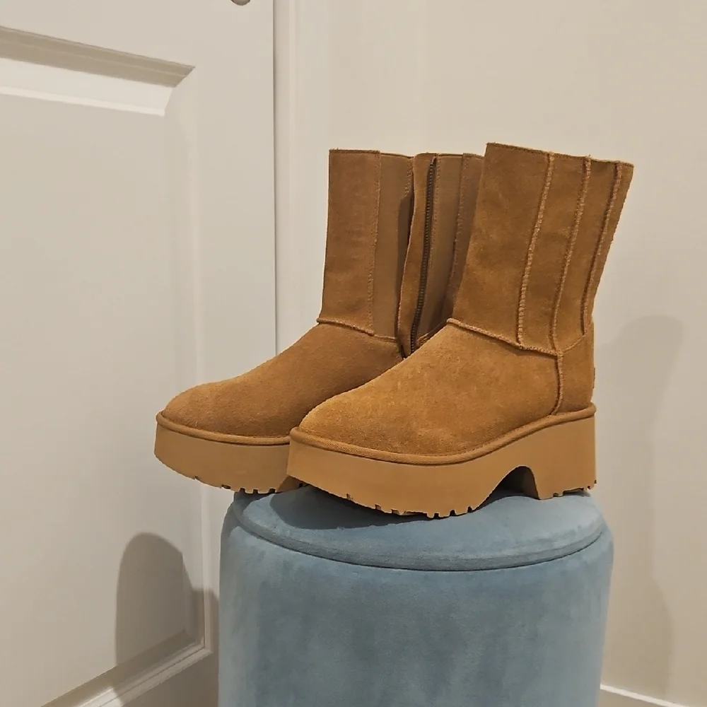 UGG Brown Platform Winter Boots - Picture 4 of 10
